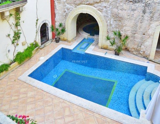 Image No.3-3 Bed Property for sale