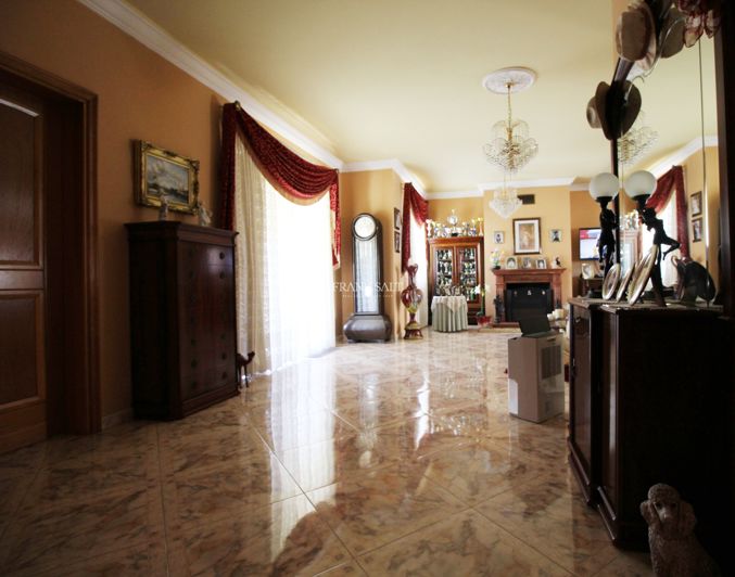 Image No.3-3 Bed Property for sale