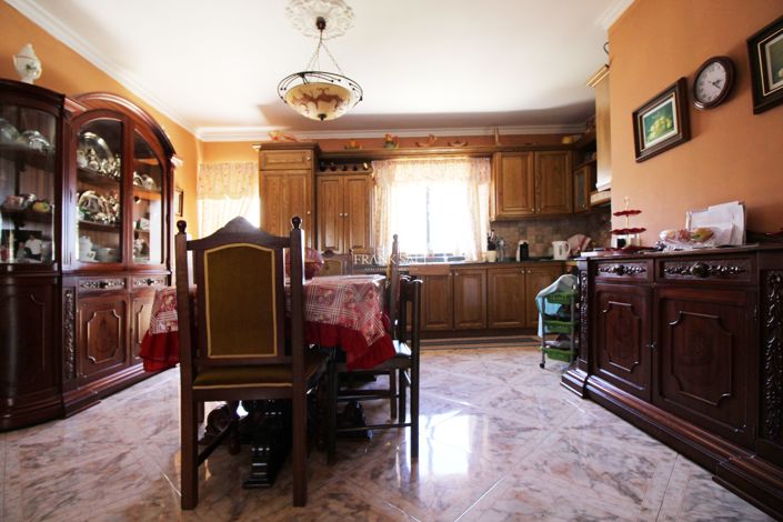 Image No.4-3 Bed Property for sale