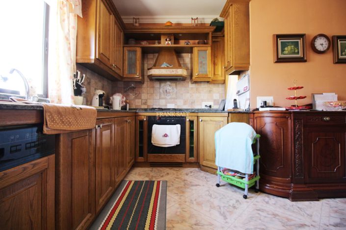 Image No.5-3 Bed Property for sale