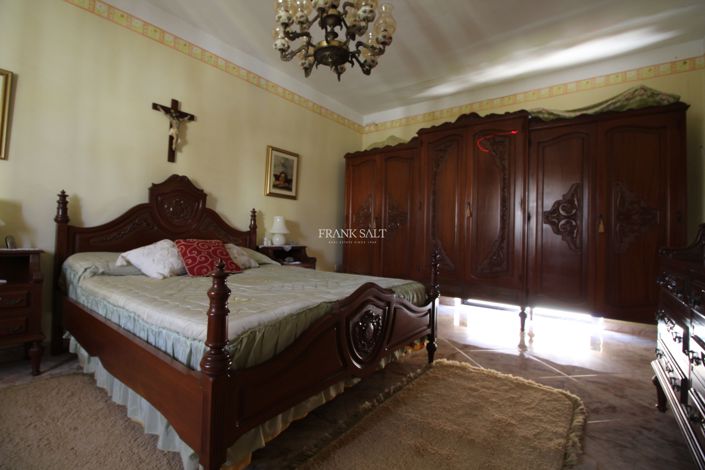 Image No.7-3 Bed Property for sale