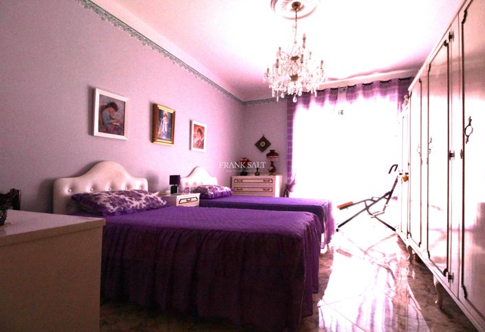 Image No.8-3 Bed Property for sale