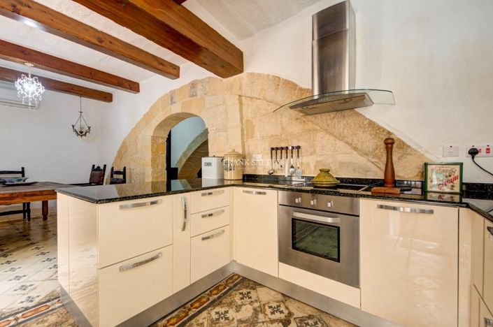 Image No.12-3 Bed Property for sale