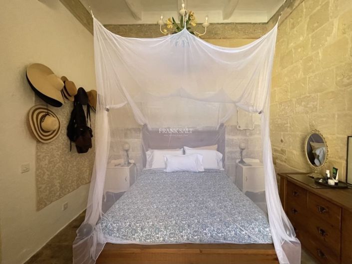 Image No.15-3 Bed Property for sale
