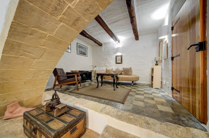 Image No.18-3 Bed Property for sale