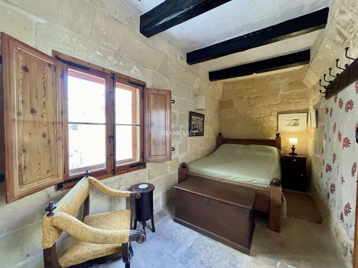Image No.18-3 Bed Property for sale