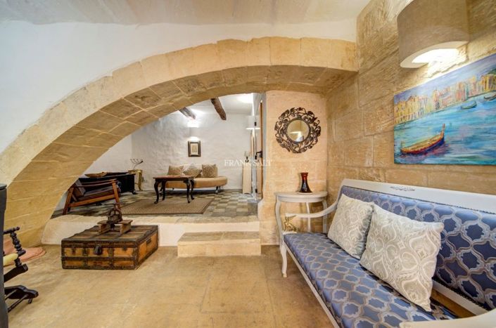Image No.19-3 Bed Property for sale