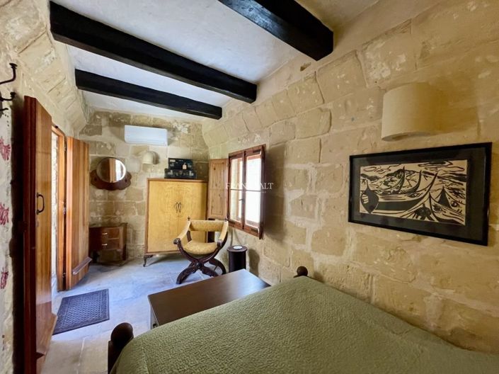 Image No.19-3 Bed Property for sale