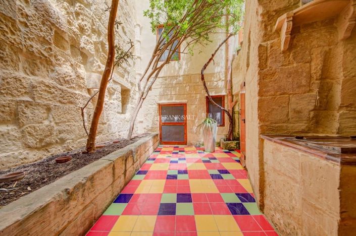 Image No.3-3 Bed Property for sale