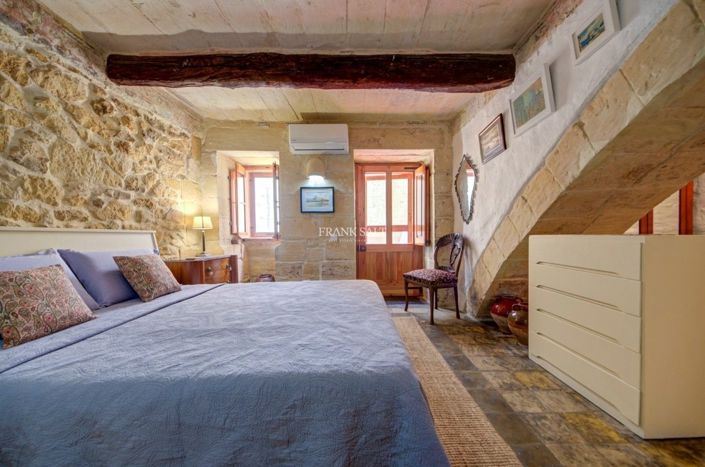 Image No.22-3 Bed Property for sale