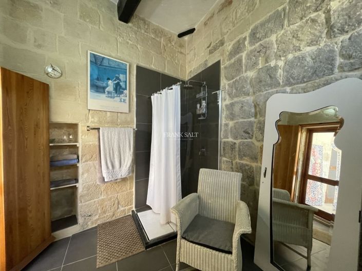Image No.22-3 Bed Property for sale