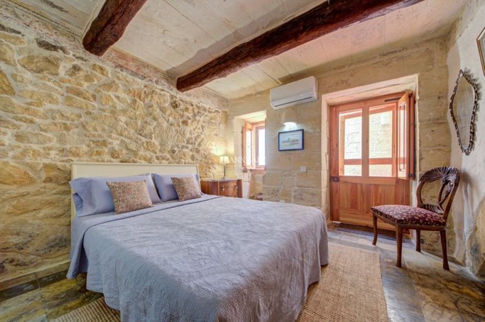 Image No.23-3 Bed Property for sale