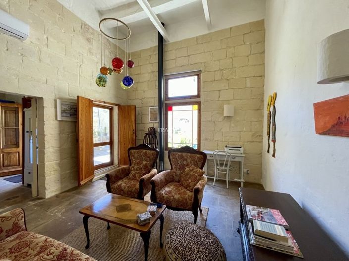 Image No.25-3 Bed Property for sale