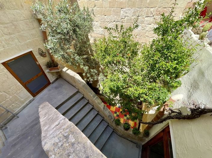 Image No.26-3 Bed Property for sale