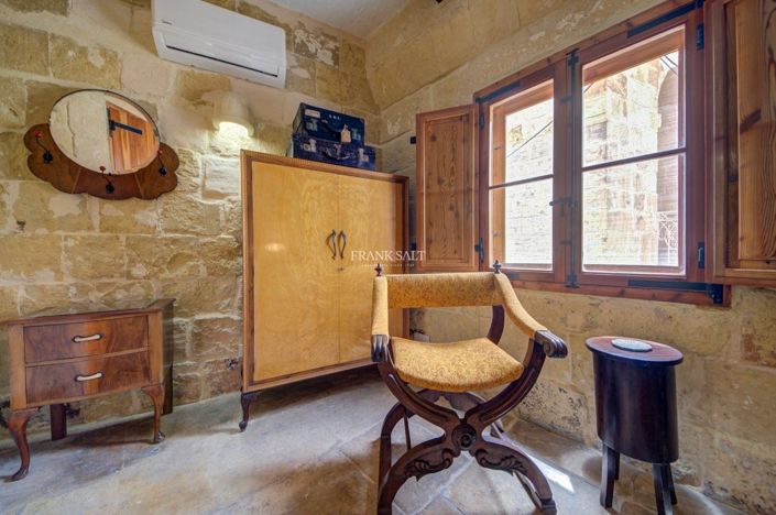 Image No.28-3 Bed Property for sale