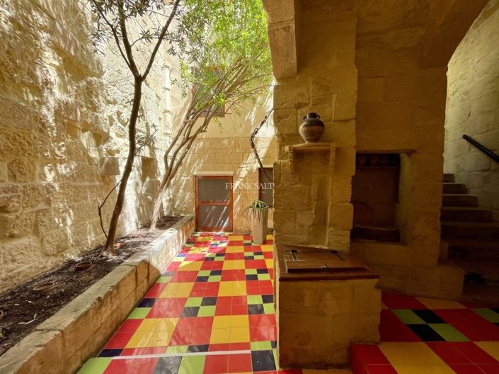 Image No.28-3 Bed Property for sale
