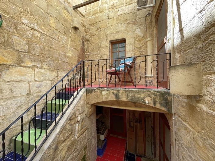 Image No.30-3 Bed Property for sale