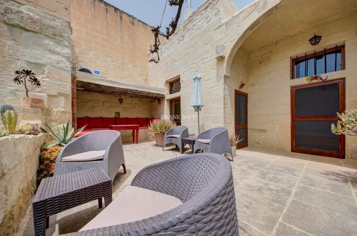 Image No.37-3 Bed Property for sale