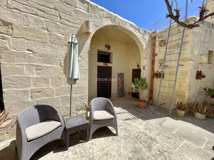 Image No.37-3 Bed Property for sale