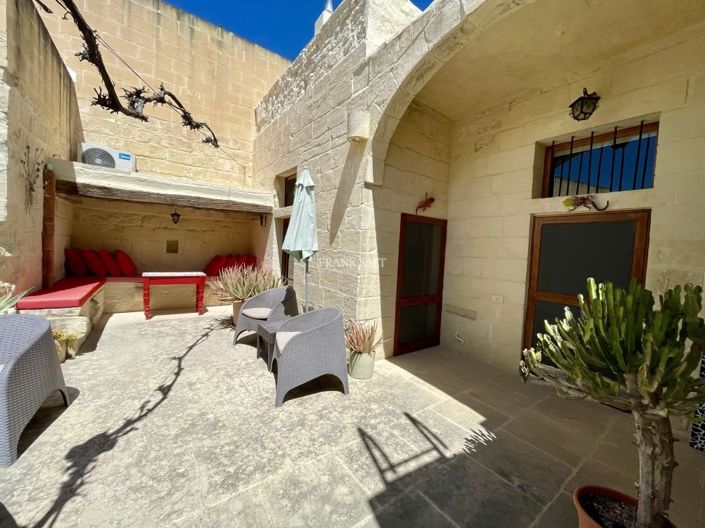 Image No.38-3 Bed Property for sale