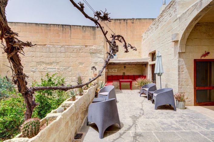Image No.40-3 Bed Property for sale