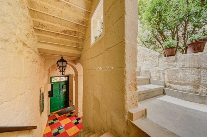 Image No.5-3 Bed Property for sale