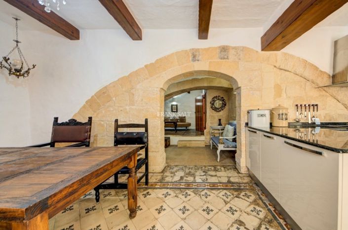 Image No.10-3 Bed Property for sale
