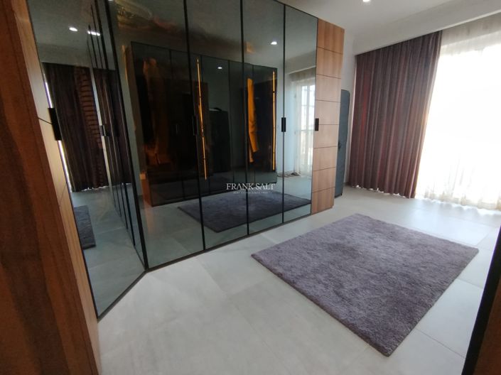 Image No.10-4 Bed Property for sale