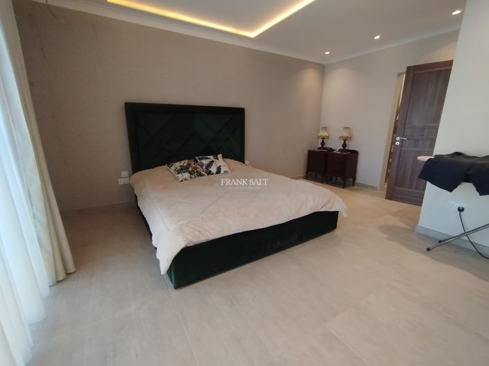 Image No.13-4 Bed Property for sale
