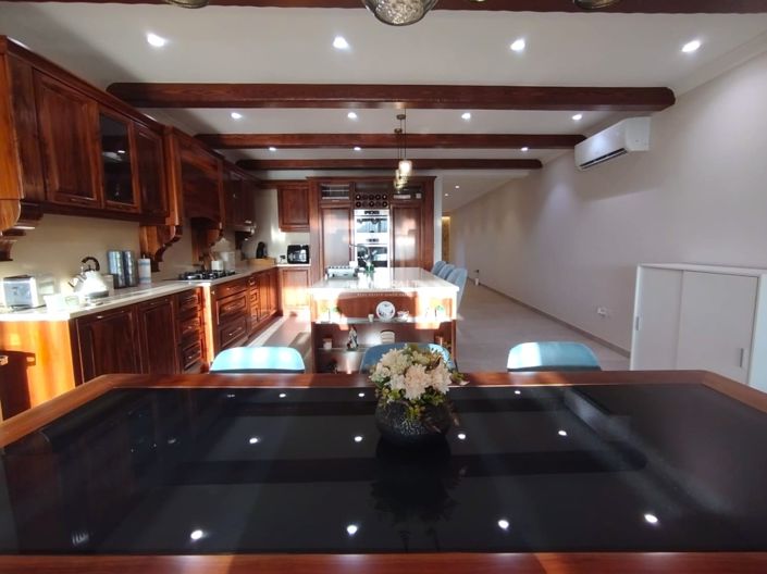 Image No.4-4 Bed Property for sale