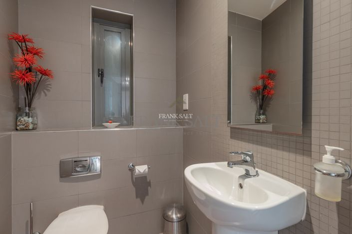 Image No.11-1 Bed Property for sale