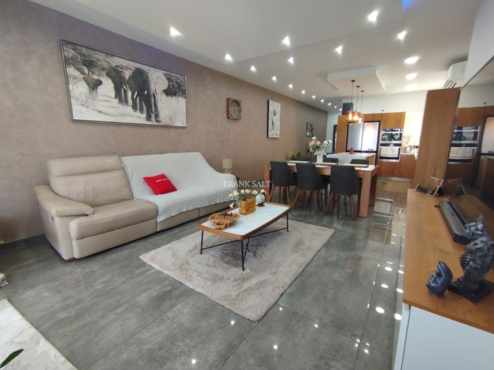 Image No.3-3 Bed Property for sale