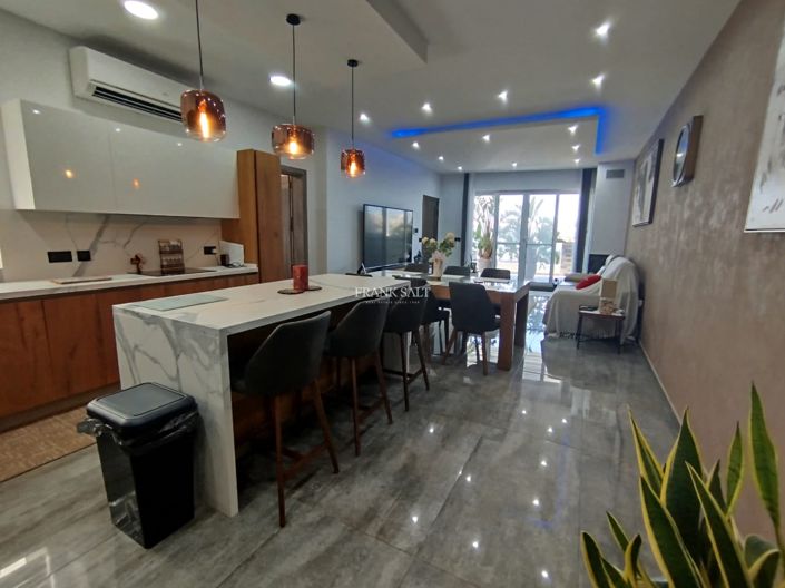Image No.6-3 Bed Property for sale