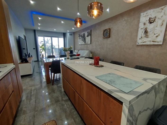 Image No.7-3 Bed Property for sale