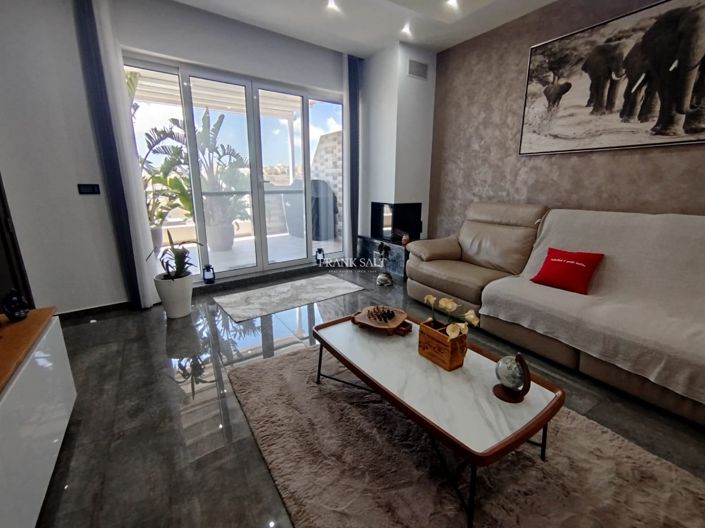 Image No.8-3 Bed Property for sale