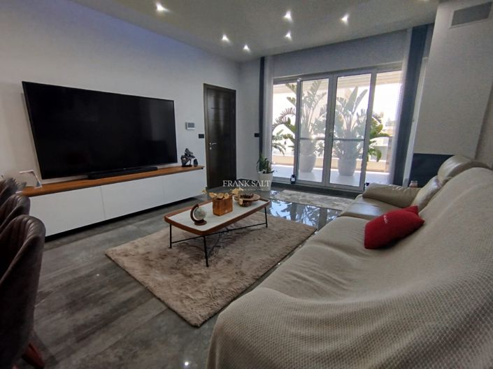 Image No.9-3 Bed Property for sale