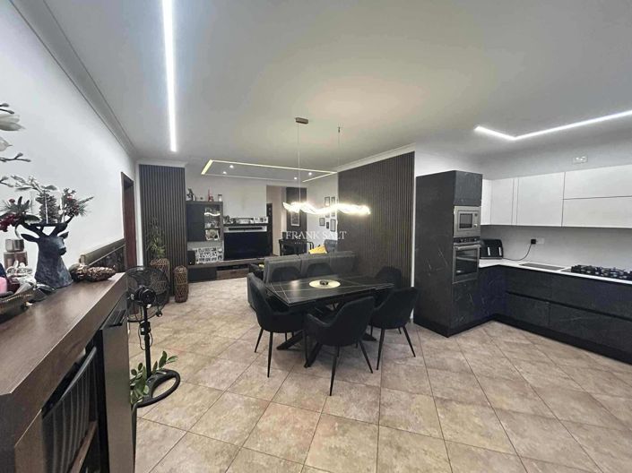Image No.2-Propriété de 3 chambres à vendre à Qormi