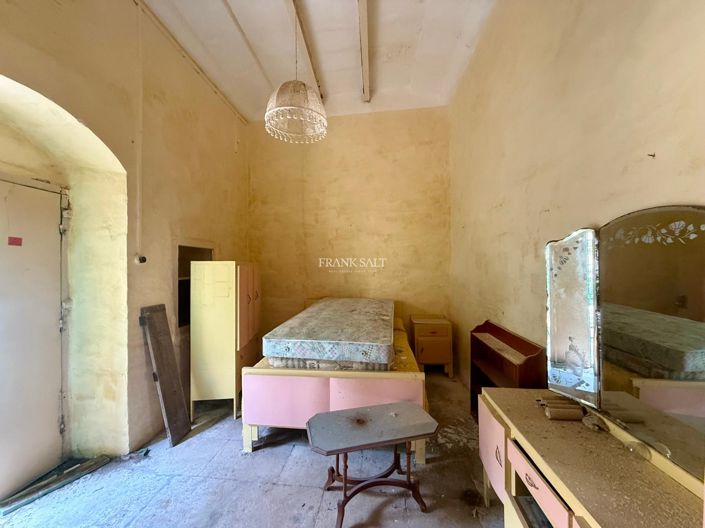 Image No.13-3 Bed Property for sale