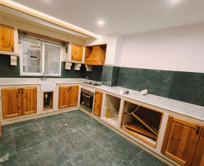 Image No.3-3 Bed Property for sale