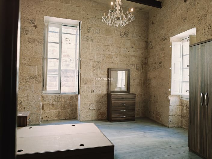 Image No.9-3 Bed Property for sale
