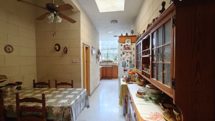 Image No.6-4 Bed Property for sale