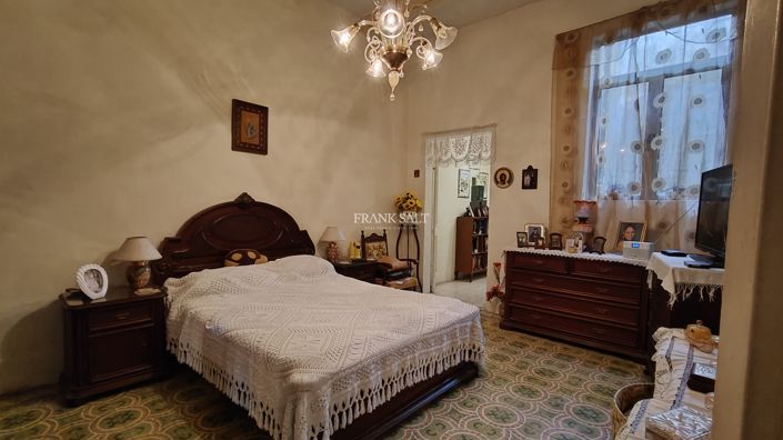 Image No.8-4 Bed Property for sale