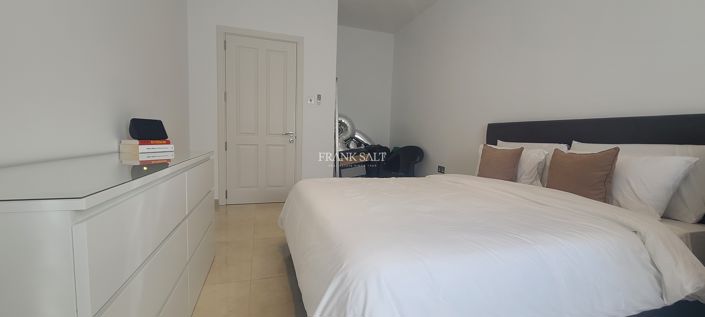 Image No.10-2 Bed Property for sale