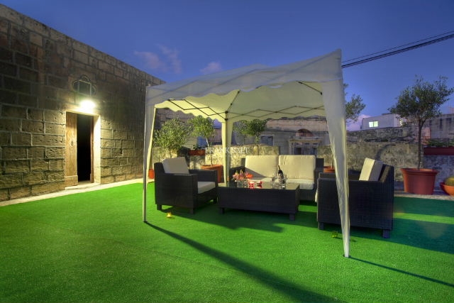 Image No.2-5 Bed Property for sale