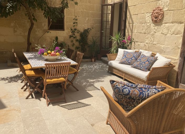 Image No.3-5 Bed Property for sale