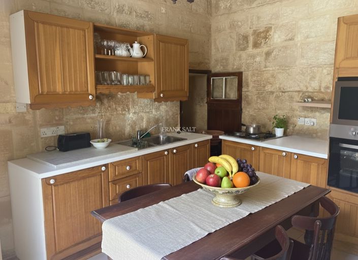 Image No.4-5 Bed Property for sale