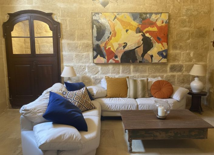 Image No.6-5 Bed Property for sale