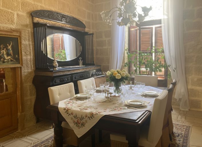 Image No.7-5 Bed Property for sale