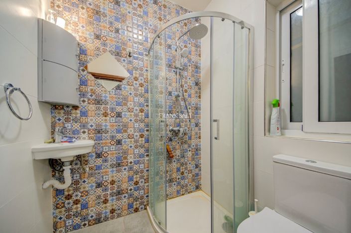 Image No.10-2 Bed Property for sale