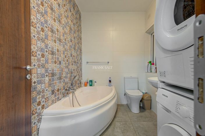 Image No.11-2 Bed Property for sale